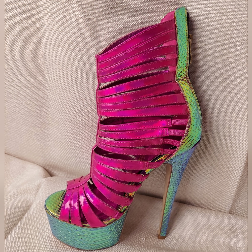 Women's size 7 open toe, back zip, aerodescent bootie.